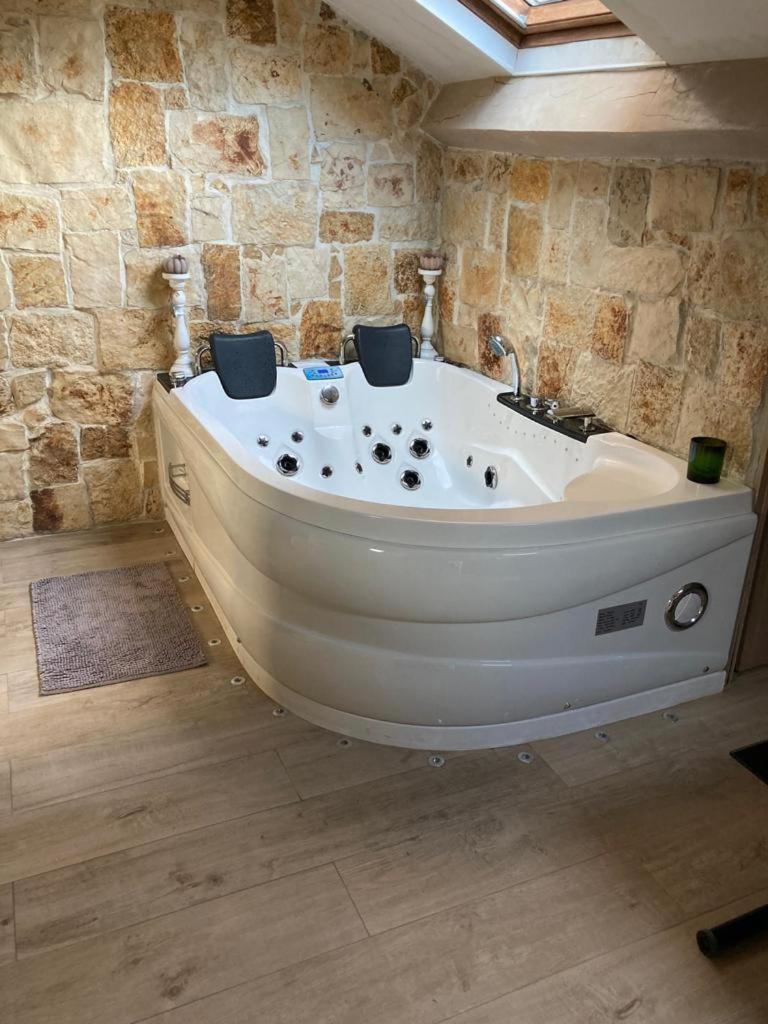 Love Room Jacuzzi Croisette Cannes Eksteriør billede